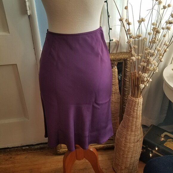 Ann Taylor • Silk Skirt • Classic Cut • At The Knee • Size 2P - Picture 2 of 7